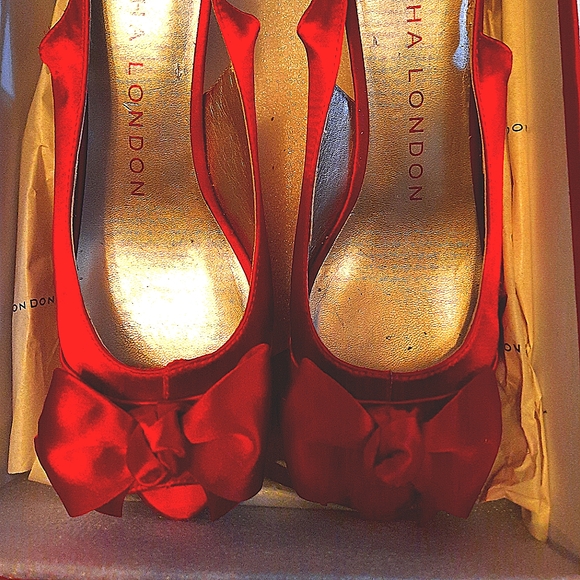 Sacha London Honey Red Satin High Heels size 8.5 - Picture 1 of 4